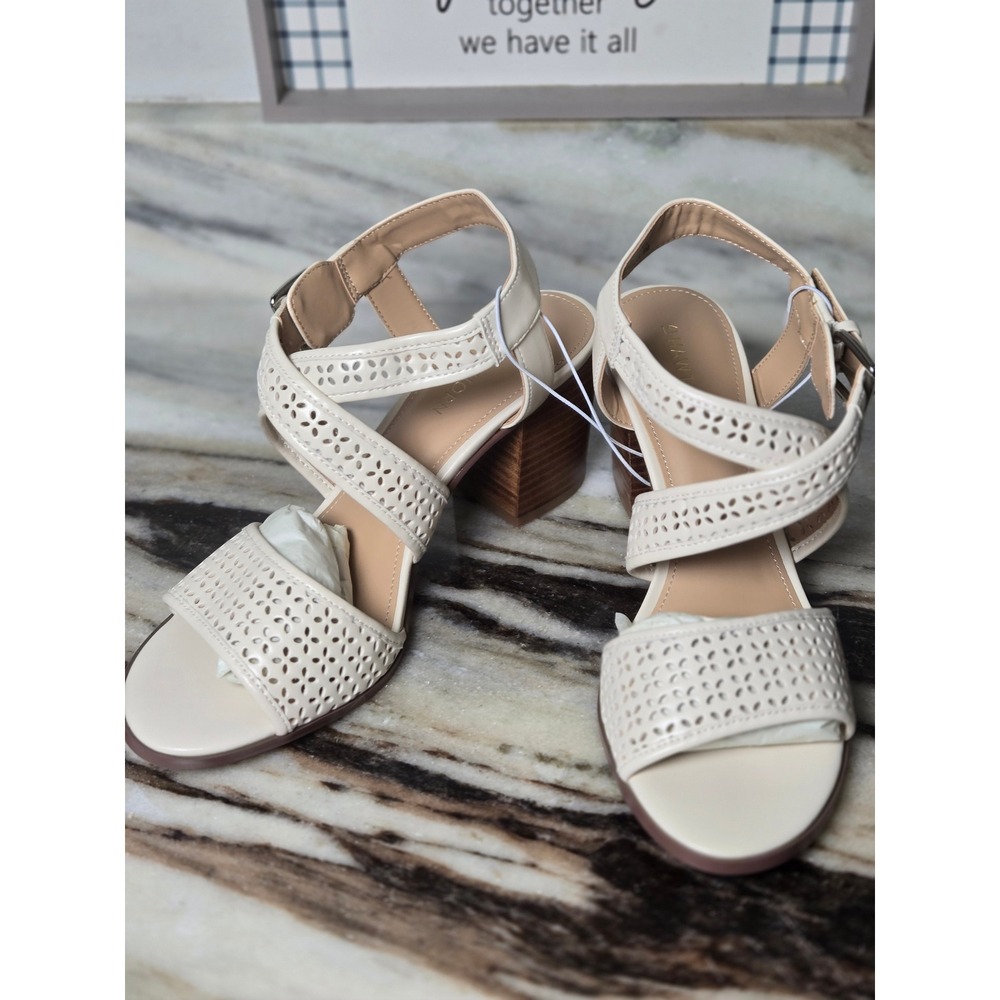 41 Hawthorn Tiana Cream Perforated Block Heel Sandals Womens 9M Ivory Buckle